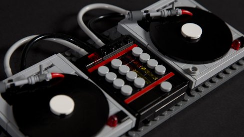 lego-turntables-dj-setup